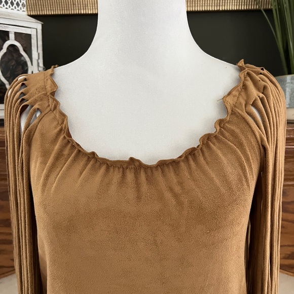 Charlotte Russe Women's Vintage‎ Faux Suede Fringe Top Sz. M - Picture 2 of 8
